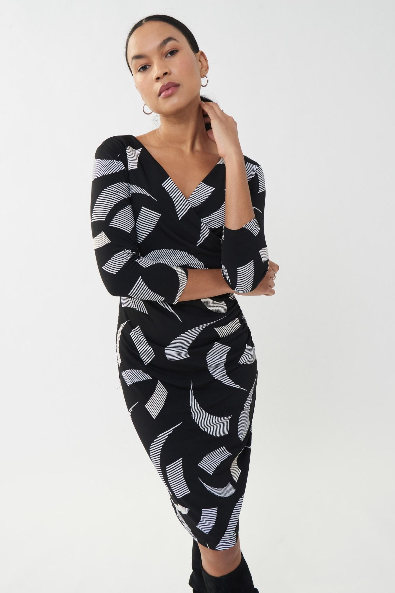 Abstract V-Neckline Dress - Black/Vanilla Rooted Boutique Abstract V-Neckline Dress - Black/Vanilla Rooted Boutique